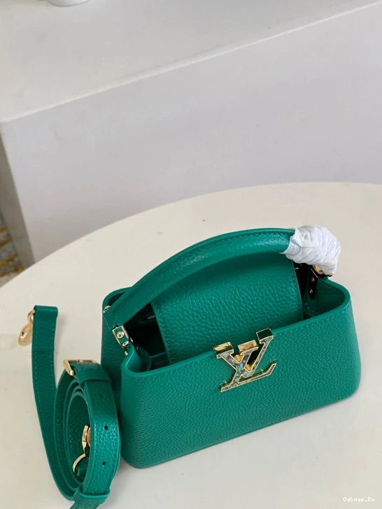 LOUIS MINI CAPUCINES VUITTON 0407